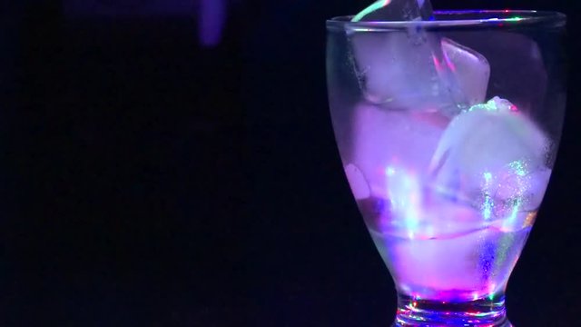 Vaso con hielos de un tercio 