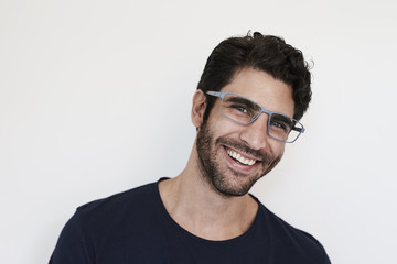 Obraz premium Laughing man in glasses, portrait