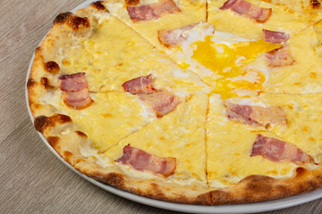 Pizza carbonara with bacon