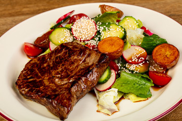 Beef steak salad