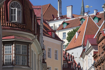 Fototapeta na wymiar Charming narrow streets in Tallinn, Estonia
