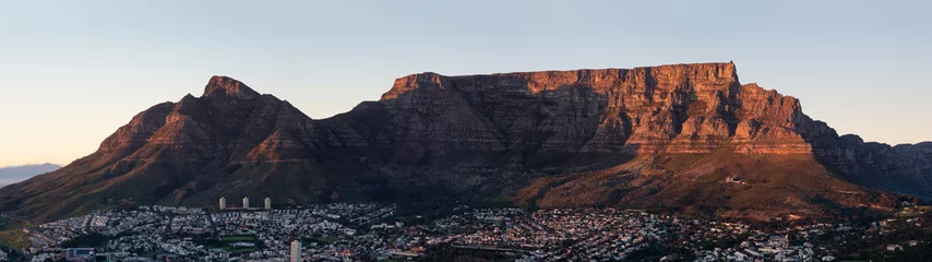 Photo sur Plexiglas Anti-reflet Montagne de la Table Table Mountain et Devil& 39 s Peak Sunrise depuis Signal Hill