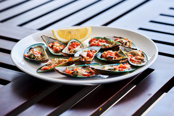 mussels under cheese and salad