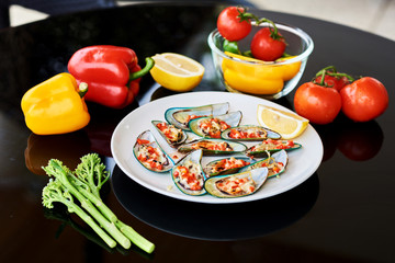 Baked mussels with cheese and vegetables.