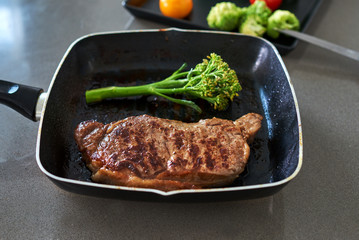 Grilled pork chops and vegetables on the grill pan.