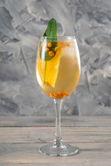 summer lemonade with berries