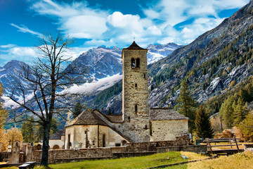 Fototapeta premium La chiesa alle pendici del Monte Rosa
