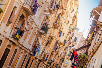 Linge séchant sur les facades de Barcelone