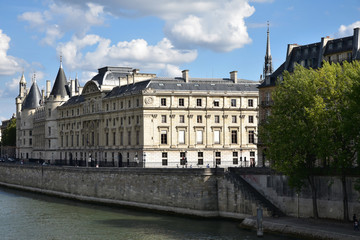 Ile de la Cité en été à Paris, France