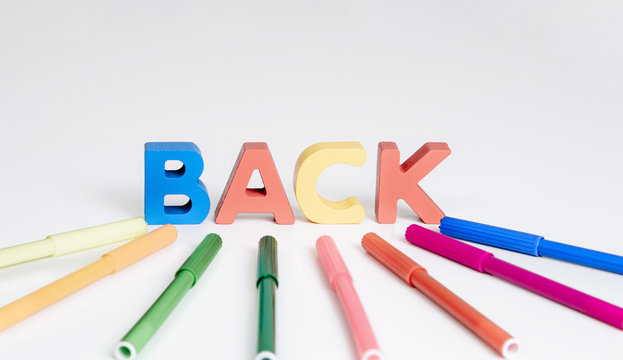Different colored markers. Mazaki in various colors arranged in a semicircle with the word "back". Concept of homework, return to school. Supplying school equipment.