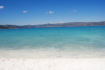 Obraz premium blue lake and beach