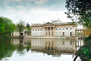 Fototapeta na wymiar Ancient palace and park ensemble of Lazienki in Warsaw