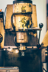 alte Bohrmaschine mit industrial Charme