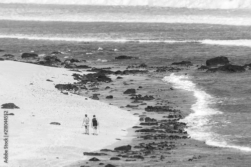 Ballade Sur La Plage En Noir Et Blanc Stock Photo And