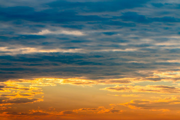 Fototapeta na wymiar colorful dramatic sky with cloud at sunset..