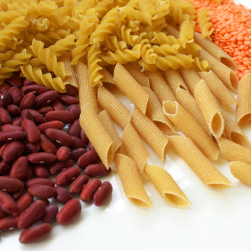 &eacute;picerie / produits secs en vrac : c&eacute;r&eacute;ales et l&eacute;gumineuses (p&acirc;tes, haricots rouges et lentilles corail)