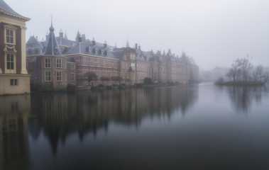 Fototapeta na wymiar Dutch Parliament in morning fog