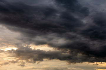 Obraz premium colorful dramatic sky with cloud at sunset.