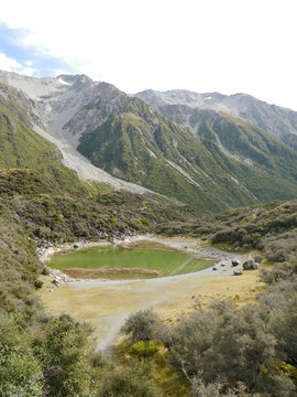 Lake and gracier in New Zealand