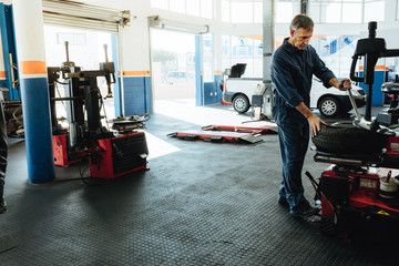 Car tire service station