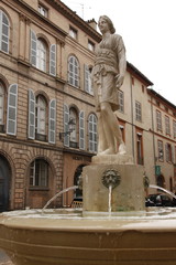 Fototapeta na wymiar Fontaine de la place Sainte Scarbes à Toulouse, Haute-Garonne 
