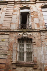 Fototapeta na wymiar Immeuble délabré à Toulouse, Haute Garonne