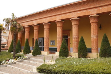 Naklejka premium Funérarium du cimetière de Terre Cabade à Toulouse, Haute Garonne