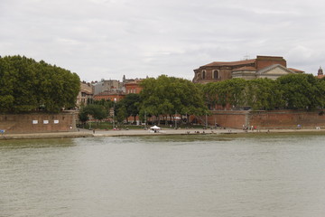 Place de la Daurade sur la Garonne à Toulouse, Haute Garonne	