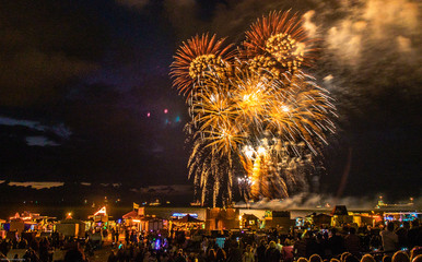 Feuerwerk Sommerabend am Meer in Cuxhaven