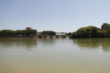 Obraz premium La Garonne à Toulouse, Haute Garonne 