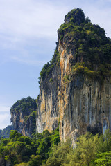 Fototapeta premium Sandsteinfelsen am Railay-beach bei Krabi, Thailand
