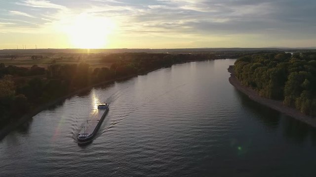Rheinbiegung und Frachtschiff Part 2