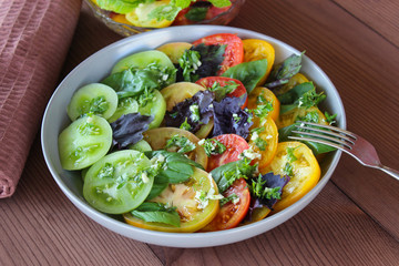 Sliced tomato with a dressing of garlic sauce