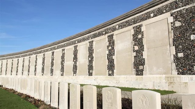 Tyne Cot Memorial :  Flanders Fields ' largest british cemetery 