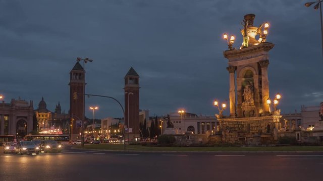 Twilight Timelapse of Barcelonas Placa Espanol in Barcelona with traffic View on Torres Venecianest, 4k, 4096x2304