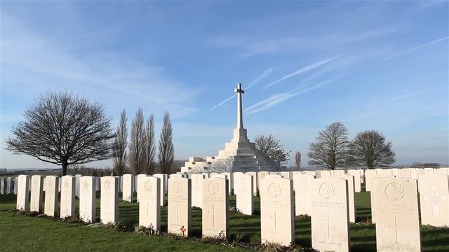 Tyne Cot Memorial :  Flanders Fields ' largest british cemetery 