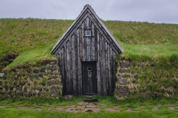 Obraz premium Traditional turf house in Keldur historical farm in Southern Iceland
