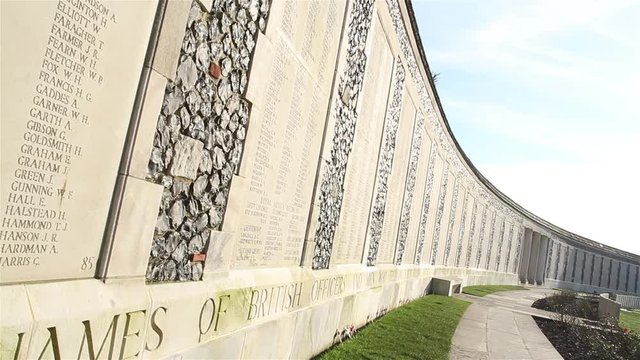 Tyne Cot Memorial :  Flanders Fields ' largest british cemetery 