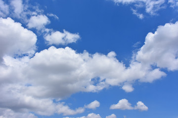 Obraz na płótnie Canvas View of clouds in the blue sky