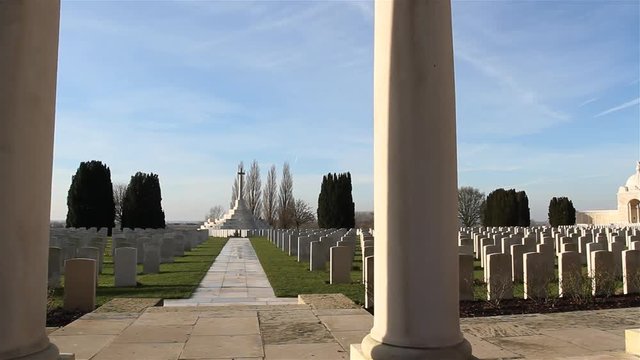 Tyne Cot Memorial :  Flanders Fields ' largest british cemetery 
