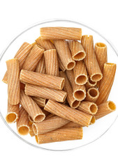 Rohe Pasta in einer Glassschale