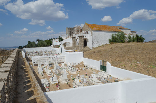 Cementerio de la ciudadela medieval de Evoramonte, Estremoz. Alentejo, Portugal