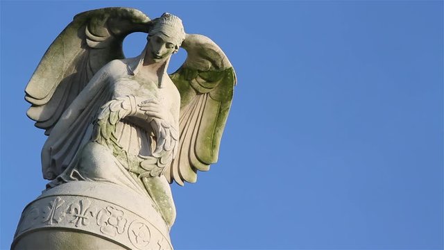 Tyne Cot Memorial :  Flanders Fields ' largest british cemetery 