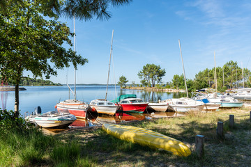LACANAU (France), vue sur le lac