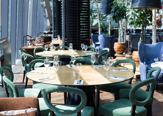The round table in the restaurant