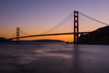 Fototapeta na wymiar Sunset behind the Golden Gate Bridge