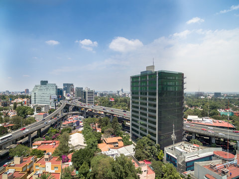 Vista panor&aacute;mica a&eacute;rea al sur de la Ciudad de M&eacute;xico