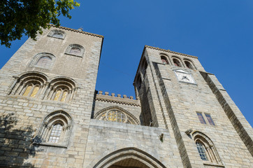Fachada de la Catedral de &Eacute;vora, Alentejo. Portugal