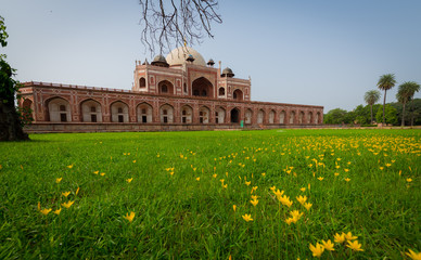 Fototapeta premium Mughal Architecture at Humayu's tomb built in 1570 world's first garden tomb