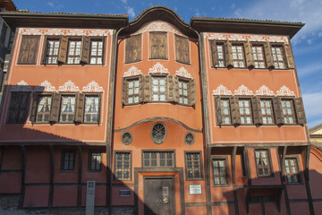 Fototapeta premium PLOVDIV, BULGARIA - NOVEMBER 09, 2015: old buildings in historical centre of the city.